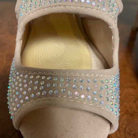 Jeweled Heel - Picture 2 of 9